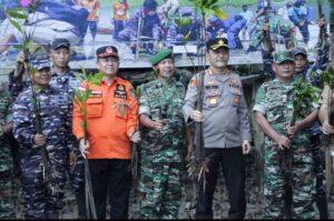 TNI-Polri Di Konut Gelar Penanaman Mangrove Serentak di Desa Basule