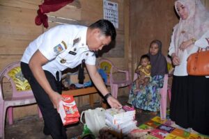 Pj Wali Kota Kendari Sambangi Warga Kategori Rawan Stunting