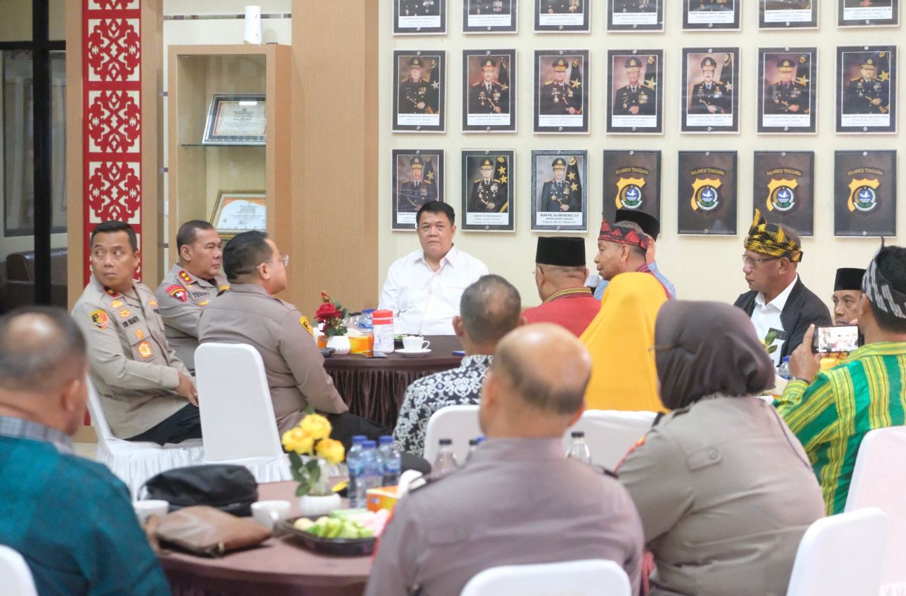 Silaturahmi Ke Polda Sultra, Tokoh Masyarakat Muna Bahas Perkembangan Kasus Penghinaan Suku di Medsos