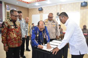 Pemkab Konsel dan Muna Barat Tanda Tangani Kesepakatan Assessment Center Polri Bersama Biro SDM Polda Sultra