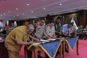 Menteri ATR/BPR Serahkan Sertifikat Aset Berupa Tanah di Sultra