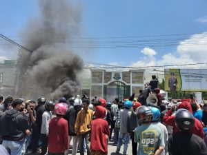 Tiga Elemen Demo Desak Kejati Sultra Untuk Periksa Syahbandar Molawe