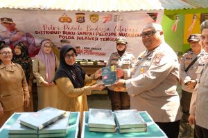 Peduli Budaya Literasi, Polda Sultra Distribusi Ratusan Buku di Dua Sekolah di Konsel