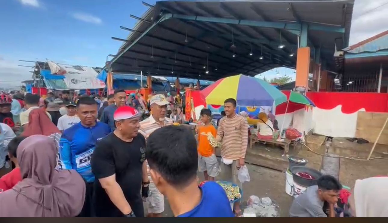 Pj Gubernur Sultra Gowes Sambil Blusukan ke Tempat Pelelangan Ikan Kendari