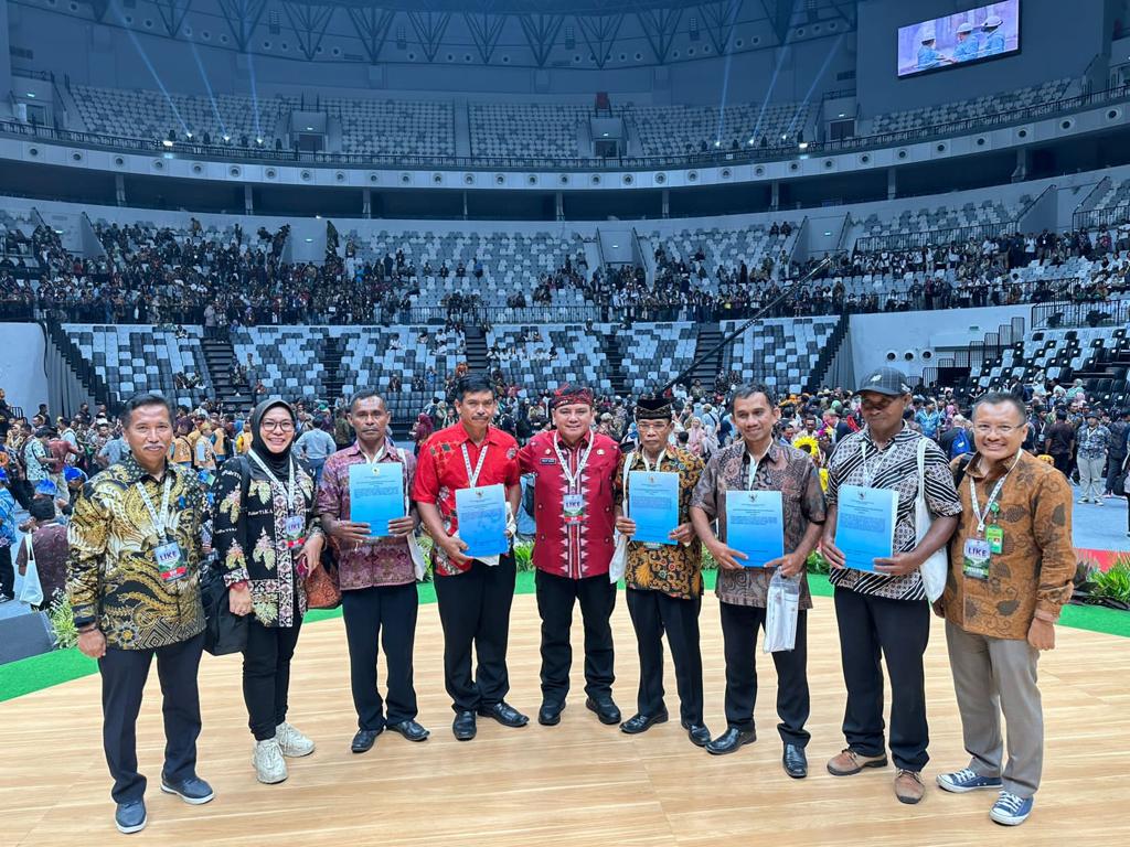 Presiden Jokowi Serahkan SK Biru TORA ke Pj Gubernur Sultra