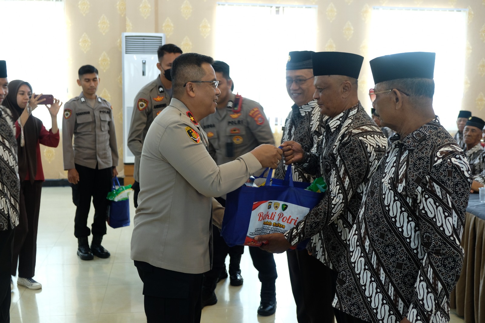 Bakti Sosial dan Pelayanan Kesehatan Polda Sultra Kepada Purnawirawan Polri dan Warakawuri