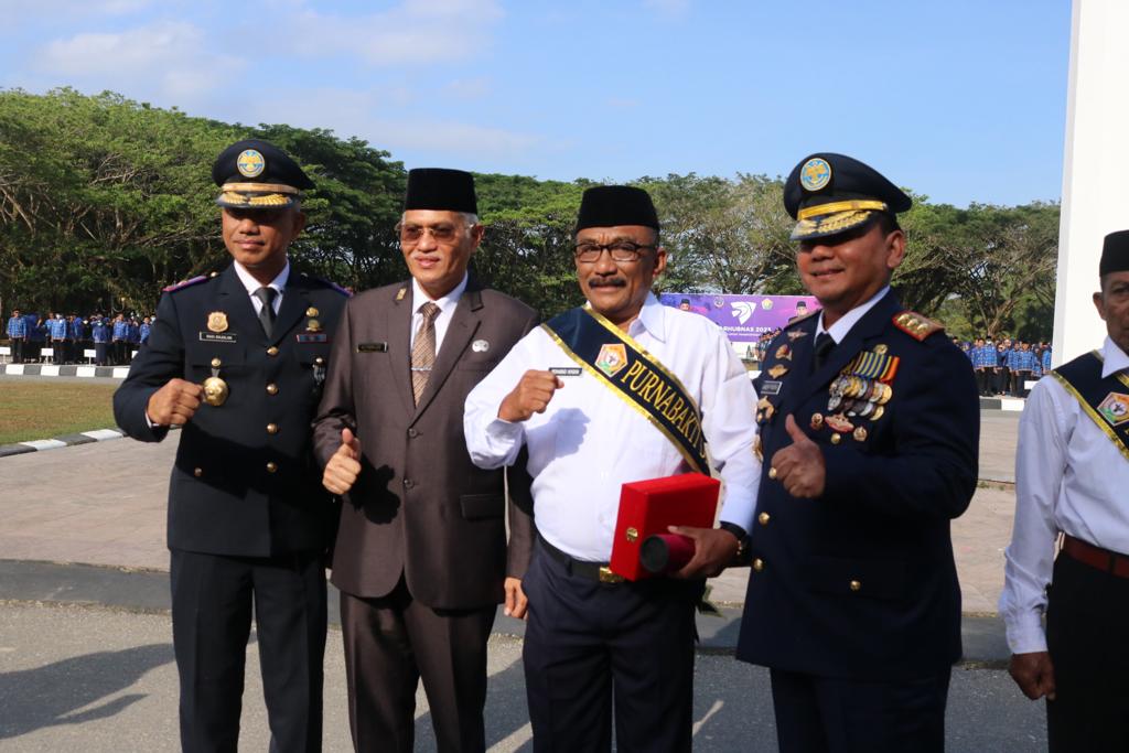 Peringatan Hari Perhubungan Nasional Pj Gubernur Beri Penghargaan Kepada ASN Purnabakti