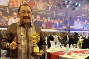 Raih Sultra Award 2023, Burhanuddin Diakui Berprestasi di Bombana