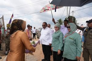 Prihatin Kondisi Jalan Rusak Parah, Pj.Bupati Bombana Janji Gelontorkan Anggaran 10 Miliar Rupiah untuk Perbaikan Jalan di Kecamatan Mataosu