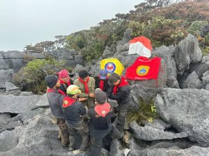 Panorama Puncak Nandoto: Menjelajahi Keindahan Alam Sulawesi Tenggara