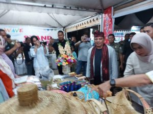 Pj Gubernur Sultra Kunjungi Pameran UMKM di Wakatobi Wave 2023, Peluang Baru untuk Pengusaha Indonesia