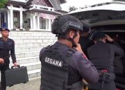 Tim Jibom Sat Brimob Polda Sultra Sterilisasi Sejumlah Gereja di Kendari