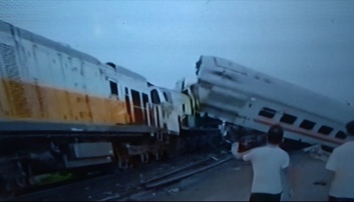 Tabrakan Kereta di Cicalengka Jawa Barat