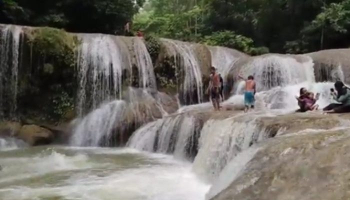 Keindahan Air Terjun Kogawuna di Pulau Buton