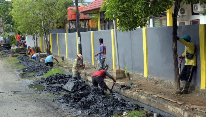 Pemkot Kendari Bangun Kesadaran Masyarakat akan Kebersihan Melalui Kegiatan Karya Bakti 2 419821582 1781298379004199 1886992841408846533 n