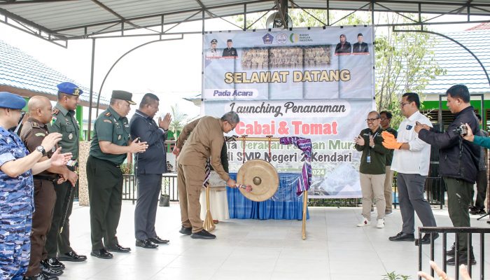 Pj Wali Kota Kendari Launching Gerakan Tanaman Cabai dan Tomat
