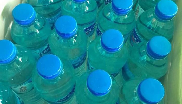 Mengapa Kita Perlu Khawatir Tentang Nanoplastik dalam Air Minum Kemasan?