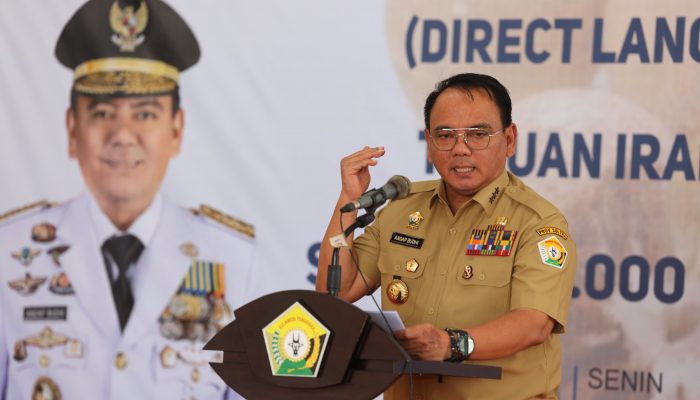 Pj Gubernur Sultra Gunakan Hak Pilih di TPS 16 Mandonga, Kendari