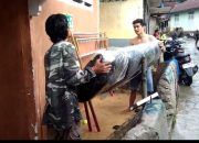 Banjir Surut Warga Kampung Salo Gotong Royong Bersih Rumah