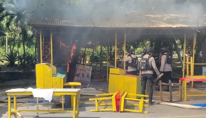 Satu Lapak Pedagang di Kendari Beach Terbakar