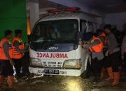 Pemukiman dan Rumah Sakit Diterjang Banjir, Brimob Polda Sultra Diterjukan Bantu Warga