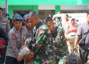 Pasca Banjir Personel Brimob Sultra Evakuasi Pasien RS Santa Anna Kendari