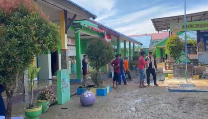 SMPN 2 Kendari Diterjang Banjir Bandang Siswa Diliburkan