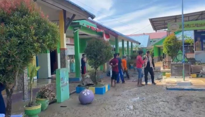 SMPN 2 Kendari Diterjang Banjir Bandang Siswa Diliburkan