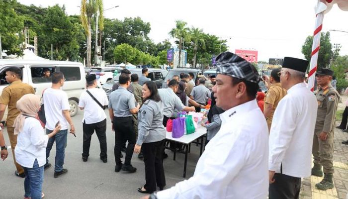 Jelang Buka Puasa, Kemenkumham RI Berbagi Takjil di Kota Kendari