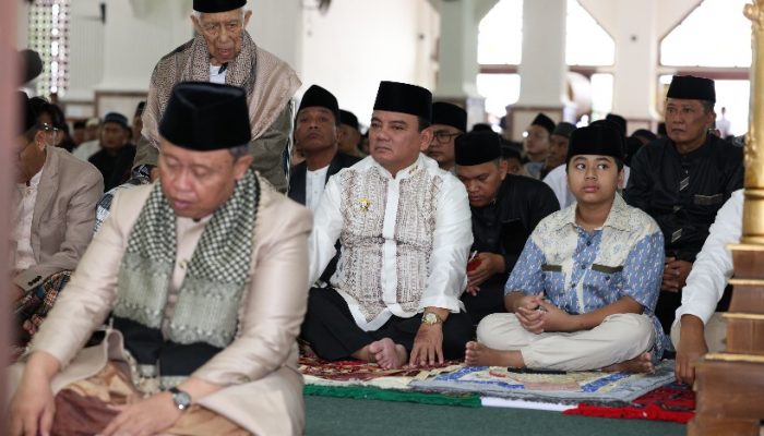 Sholat Ied 1445 H di Masjid Raya Al-Kautsar, Pj Gubernur Sultra : “Mohon Maaf Apabila Belum Penuhi Seluruh Harapan Masyarakat