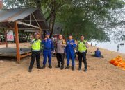 Personel Polresta Kendari Lakukan Pengamanan dan Patroli di Kawasan Wisata Pantai