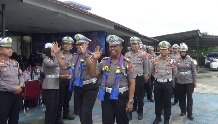 Ditlantas Polda Sultra Lepas Dua Personelnya yang Masuk Purna Tugas