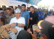 Pj Gubernur di Muna Salurkan Bantuan dan Tinjau Gerakan Pasar Murah