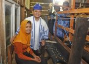 Kunjungi Kampung Masalili Muna, Pj Gubernur : Lestarikan Tenun dan Kembangkan UMKM