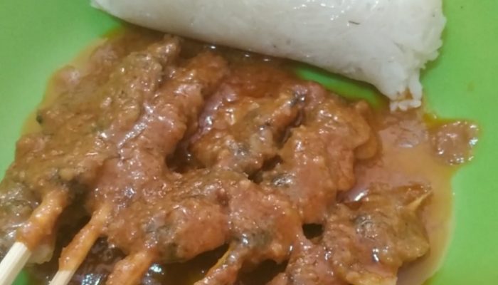 Eksplorasi Sensasi Kuliner Unik: Sate Pokea dan Gogos Panas