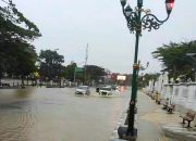 Hujan Badai Landa Kendari Sejumlah Kawasan Terendam Banjir