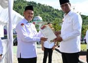 Pj Bupati Kolut Serahkan 12 Sertifikat Tanah untuk Masjid dan Madrasah Pada Puncak HAB ke-79 Kemenag