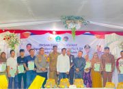 BPN Kolaka Utara Serahkan Sertifikat Tanah Program PTSL Bagi Warga