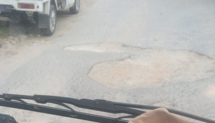 Warga Keluhkan Jalan Rusak di Poros Jalan Alolama – Batugong