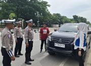 Petugas Beri Imbauan Keselamatan Berlalu Lintas di Seputaran Eks-MTQ Kendari