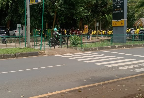 Mahasiswa dan Koalisi Masyarakat Sipil Protes “Indonesia Gelap”
