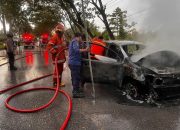 Minibus di Kendari Terbakar Saat Melaju