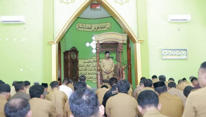 Spiritual dalam Pelayanan: Bupati Bombana Ajak ASN Rutin Sholat Berjamaah