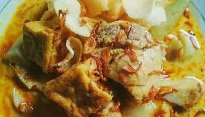 Kehangatan Lontong Sayur di Setiap Suapan