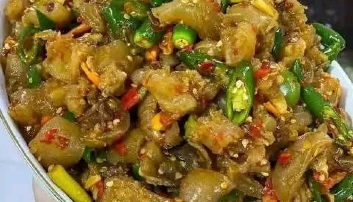 Oseng Kikil Pedas: Sensasi Kenyal dan Pedas yang Bikin Nagih!