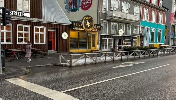Islandia: Simfoni Damai di Tanah Es dan Api, Tanpa Denting Senjata