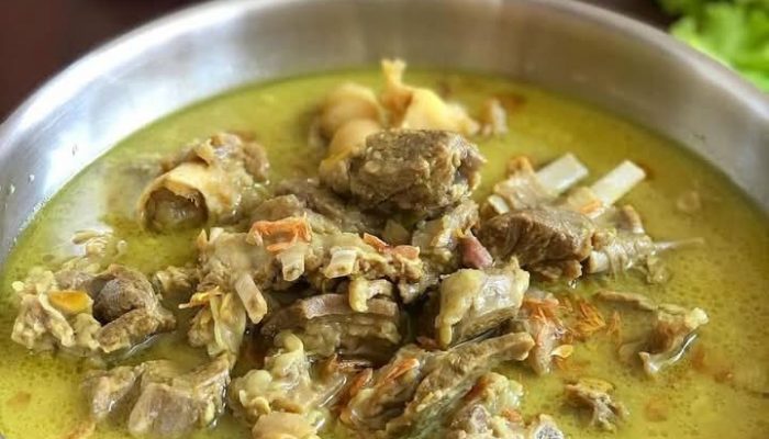 Menggali Kelezatan Gulai Kambing: Simfoni Rempah yang Membelai Lidah