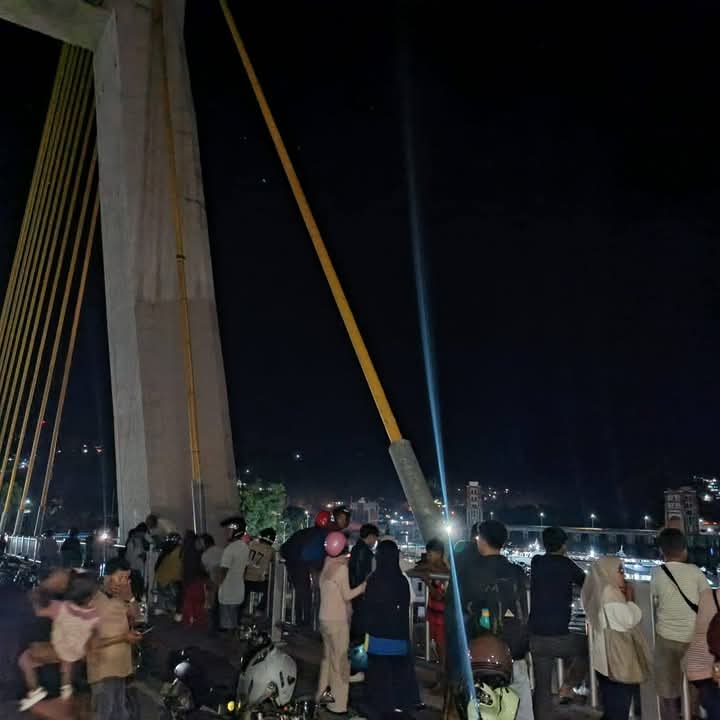 JEMBATAN BAHTERAMAS KENDARI "SPOT FAVORIT" BUNUH DIRI REMAJA : DARI IKON KOTA HINGGA SIMBOL KEPUTUSASAAN 2 FB IMG 1748322814924